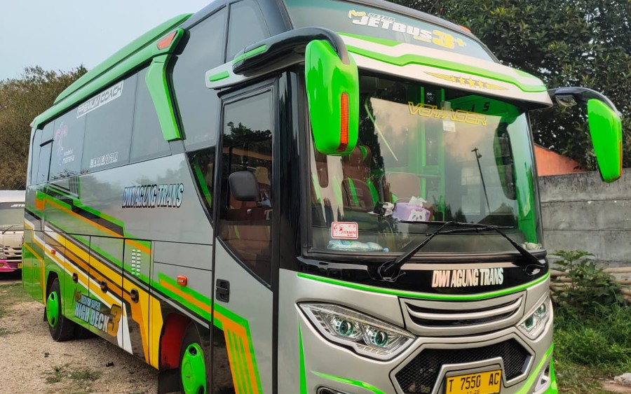 Medium Bus Dwi Agung Trans