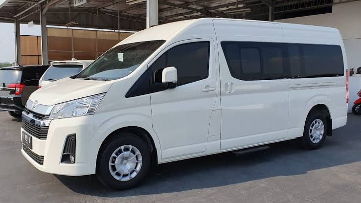 Hiace Premio Dwi Agung Trans